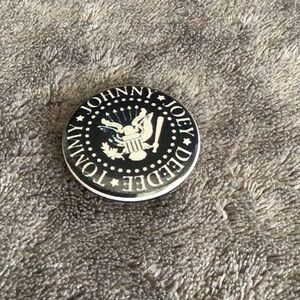 Ramones pin